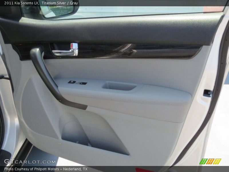 Titanium Silver / Gray 2011 Kia Sorento LX