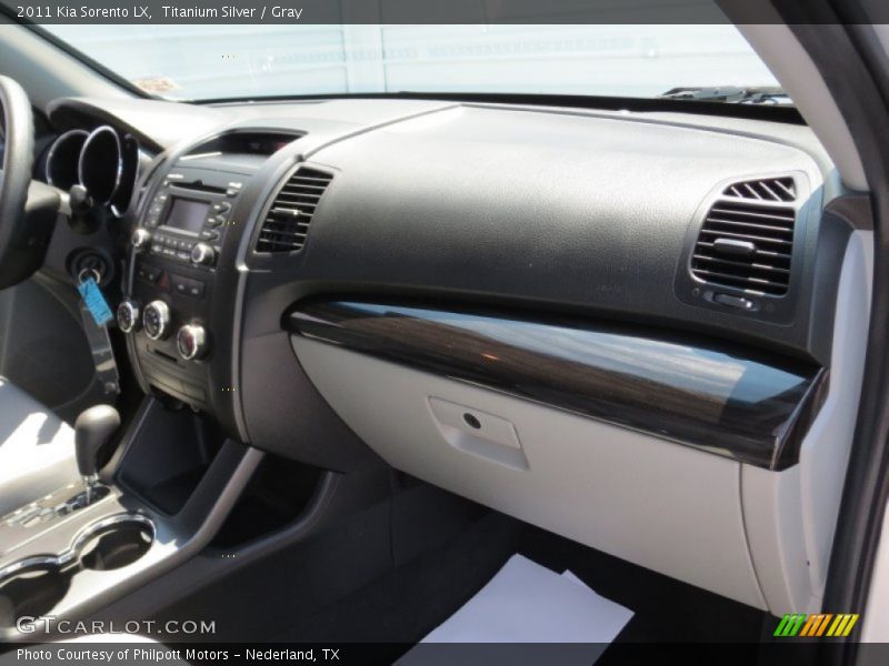 Titanium Silver / Gray 2011 Kia Sorento LX