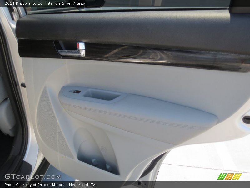 Titanium Silver / Gray 2011 Kia Sorento LX