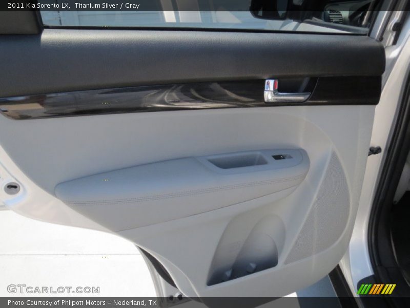 Titanium Silver / Gray 2011 Kia Sorento LX