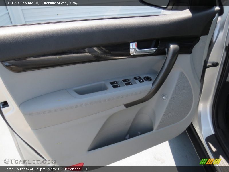Titanium Silver / Gray 2011 Kia Sorento LX