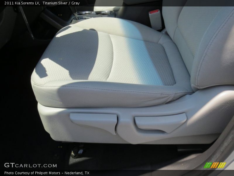Titanium Silver / Gray 2011 Kia Sorento LX