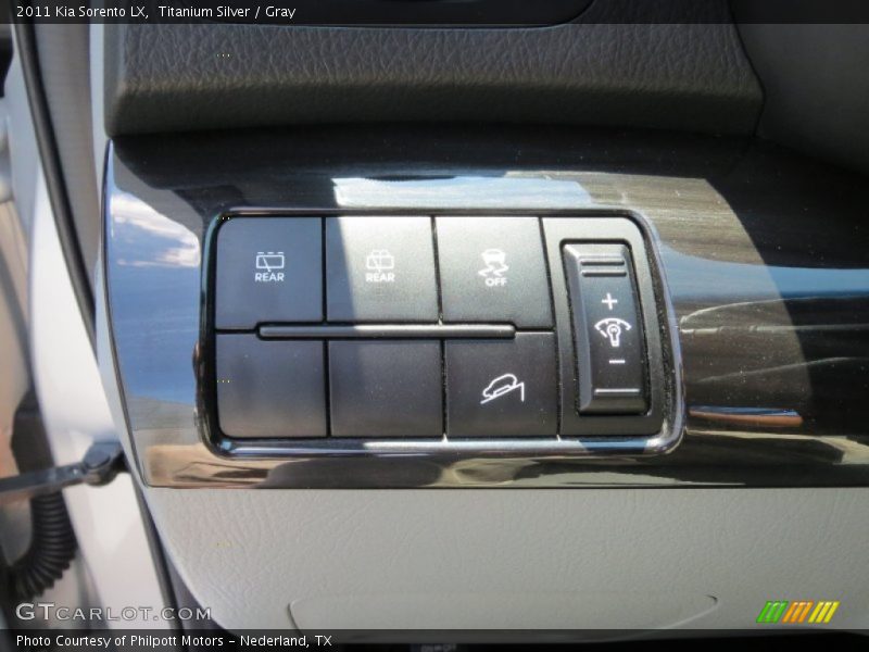 Titanium Silver / Gray 2011 Kia Sorento LX