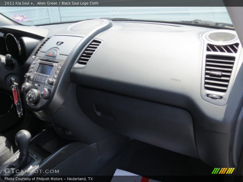 Alien Green / Black Soul Logo Cloth 2011 Kia Soul +