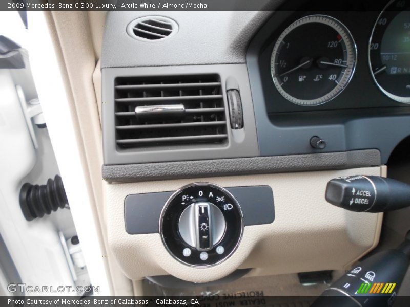 Arctic White / Almond/Mocha 2009 Mercedes-Benz C 300 Luxury