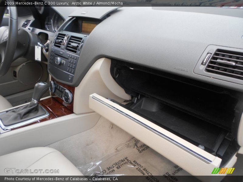 Arctic White / Almond/Mocha 2009 Mercedes-Benz C 300 Luxury