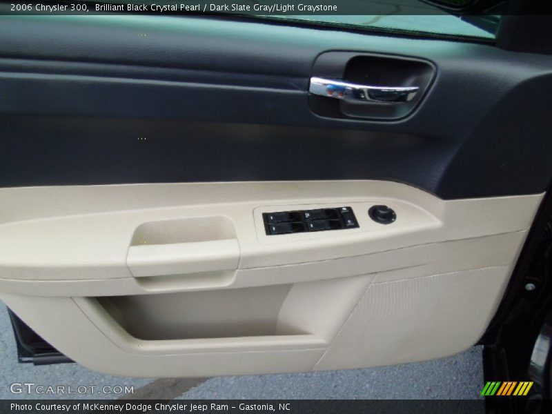 Brilliant Black Crystal Pearl / Dark Slate Gray/Light Graystone 2006 Chrysler 300