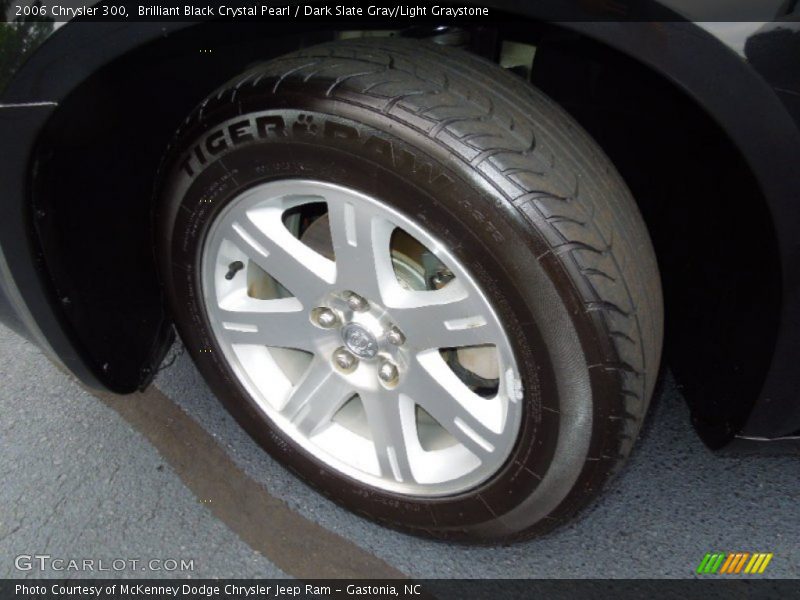 Brilliant Black Crystal Pearl / Dark Slate Gray/Light Graystone 2006 Chrysler 300