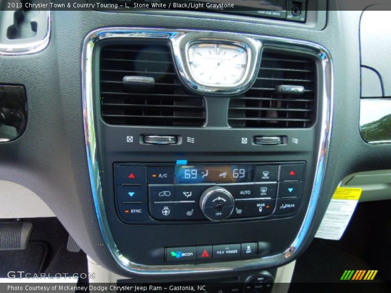Controls of 2013 Town & Country Touring - L