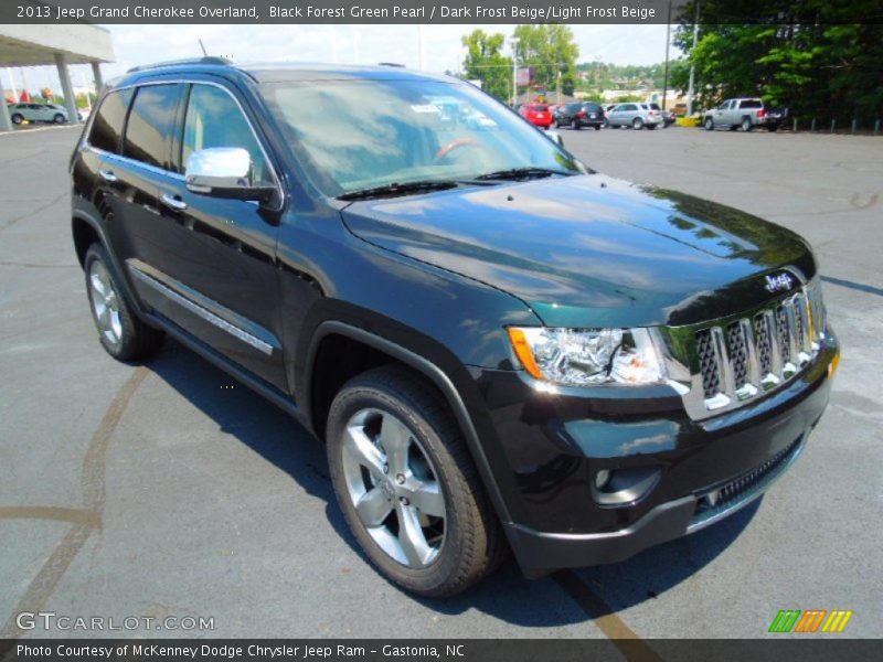 Front 3/4 View of 2013 Grand Cherokee Overland