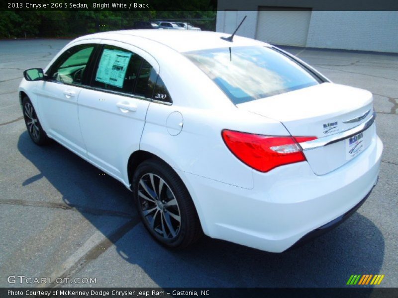 Bright White / Black 2013 Chrysler 200 S Sedan