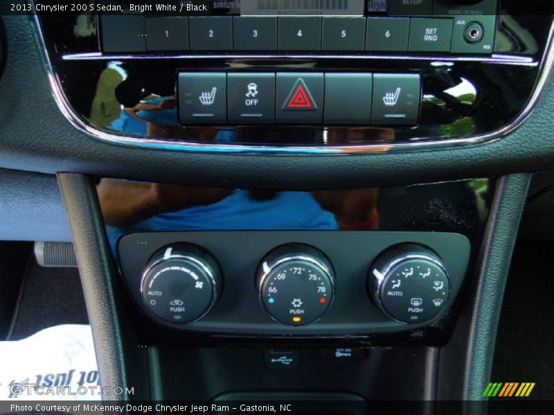 Controls of 2013 200 S Sedan