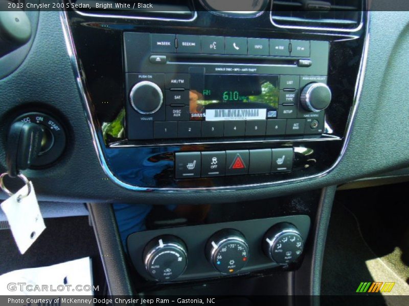 Controls of 2013 200 S Sedan