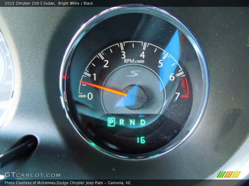 Bright White / Black 2013 Chrysler 200 S Sedan