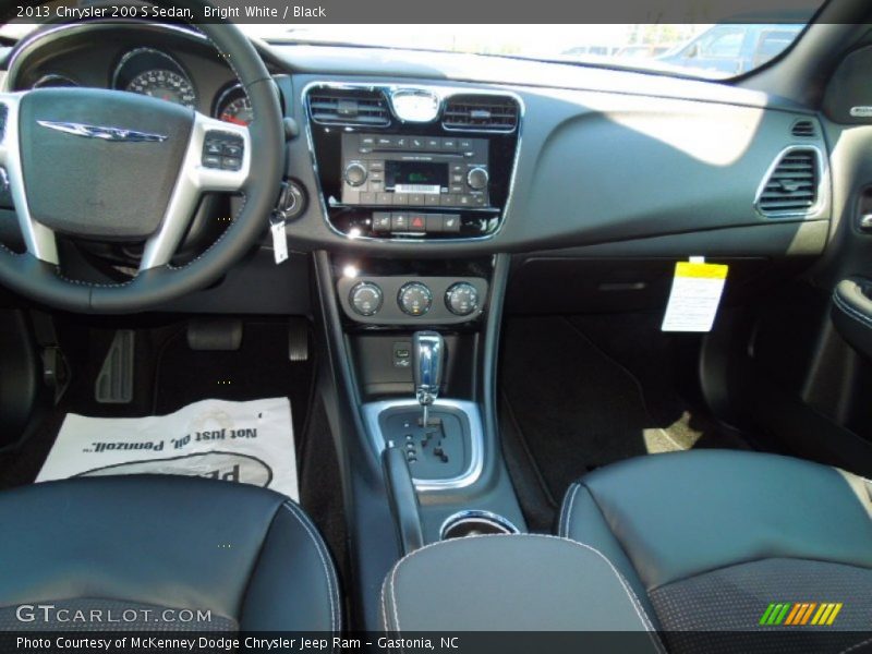 Bright White / Black 2013 Chrysler 200 S Sedan