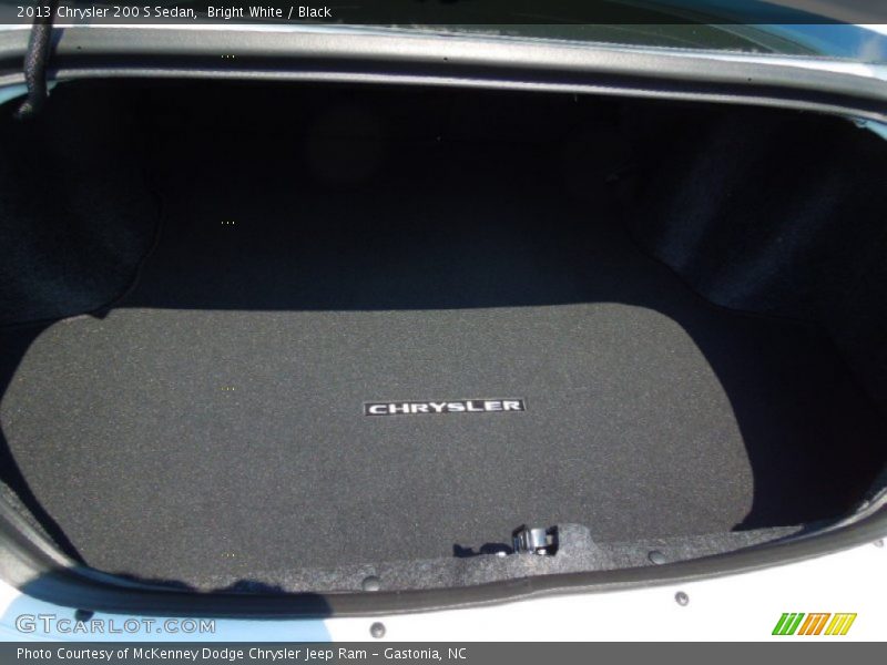  2013 200 S Sedan Trunk