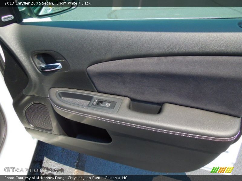 Bright White / Black 2013 Chrysler 200 S Sedan