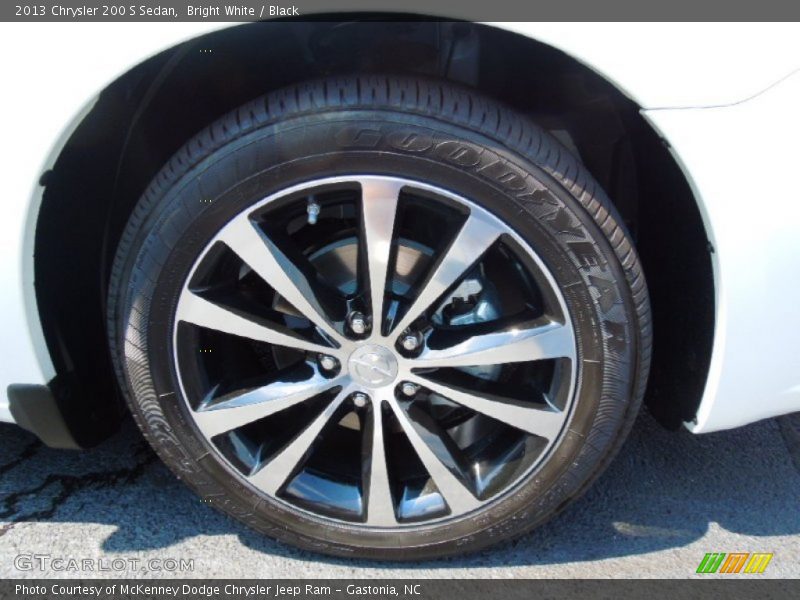  2013 200 S Sedan Wheel