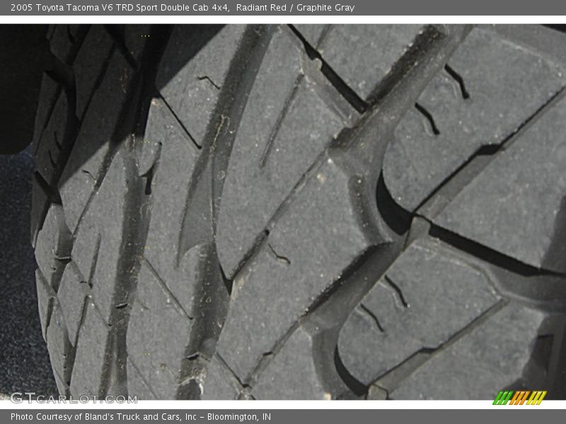 Radiant Red / Graphite Gray 2005 Toyota Tacoma V6 TRD Sport Double Cab 4x4