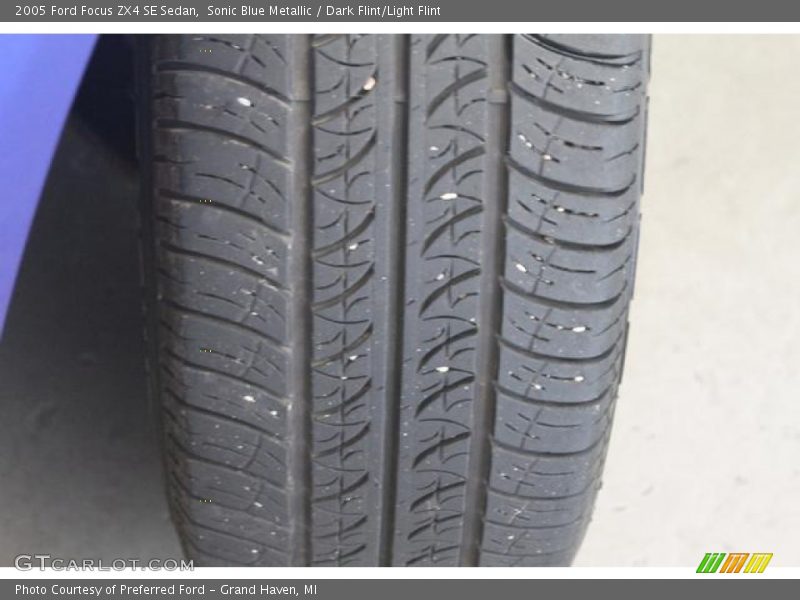 Sonic Blue Metallic / Dark Flint/Light Flint 2005 Ford Focus ZX4 SE Sedan