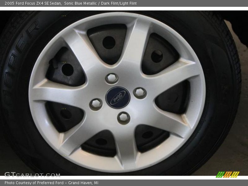  2005 Focus ZX4 SE Sedan Wheel