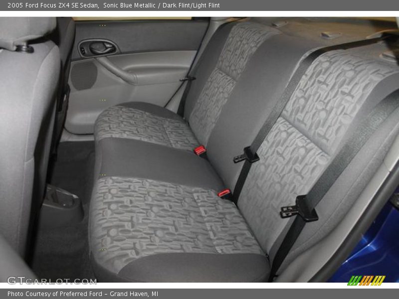 Sonic Blue Metallic / Dark Flint/Light Flint 2005 Ford Focus ZX4 SE Sedan