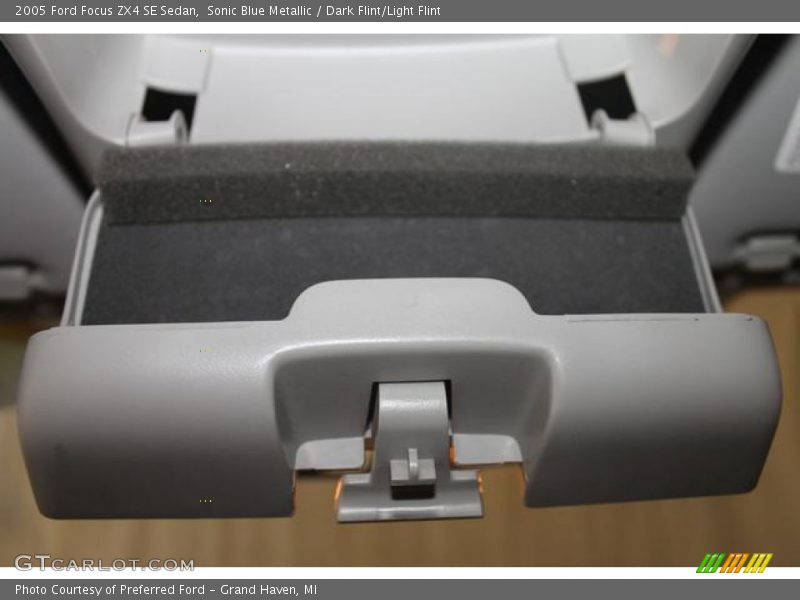 Sonic Blue Metallic / Dark Flint/Light Flint 2005 Ford Focus ZX4 SE Sedan