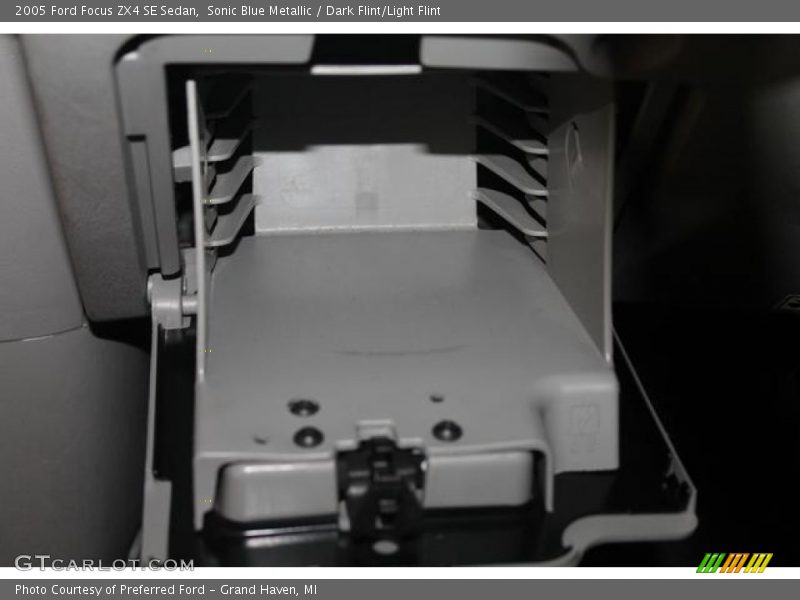 Sonic Blue Metallic / Dark Flint/Light Flint 2005 Ford Focus ZX4 SE Sedan