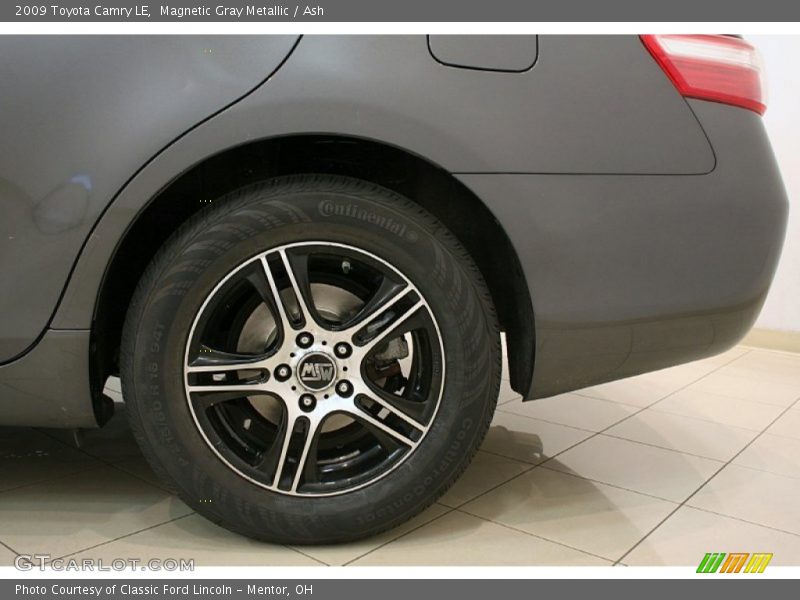 Magnetic Gray Metallic / Ash 2009 Toyota Camry LE