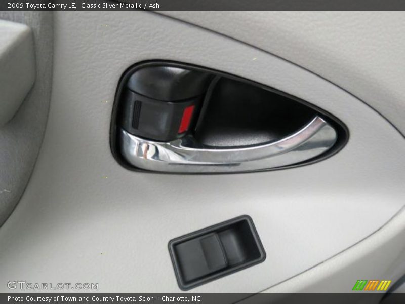 Classic Silver Metallic / Ash 2009 Toyota Camry LE