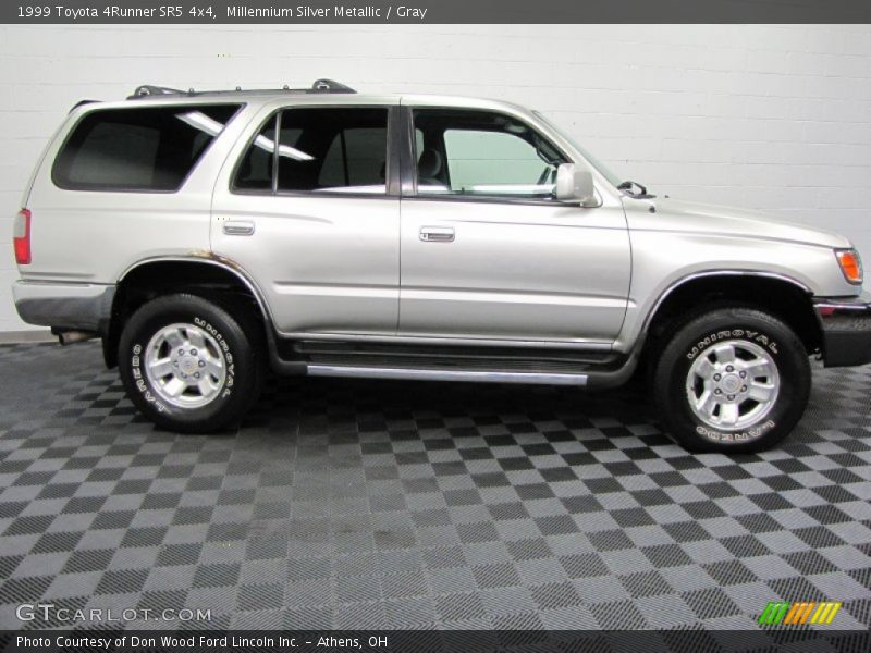 Millennium Silver Metallic / Gray 1999 Toyota 4Runner SR5 4x4