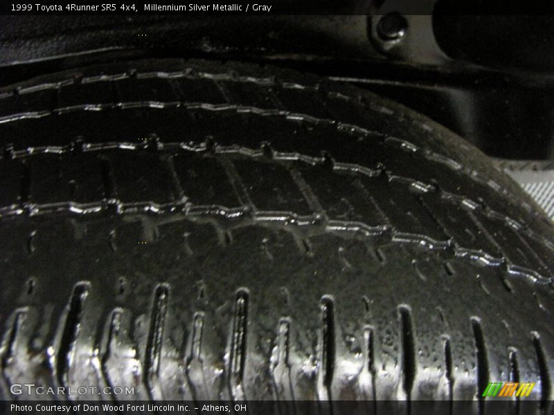 Millennium Silver Metallic / Gray 1999 Toyota 4Runner SR5 4x4