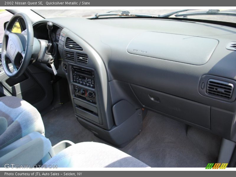 Quicksilver Metallic / Slate 2002 Nissan Quest SE