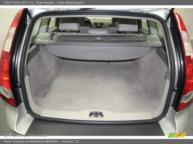 Silver Metallic / Dark Beige/Quartz 2006 Volvo V50 2.4i
