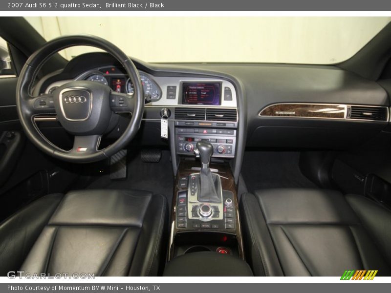 Dashboard of 2007 S6 5.2 quattro Sedan