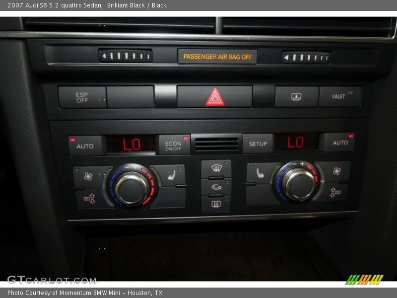 Controls of 2007 S6 5.2 quattro Sedan