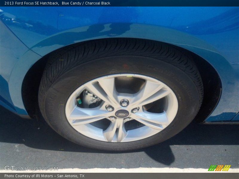 Blue Candy / Charcoal Black 2013 Ford Focus SE Hatchback