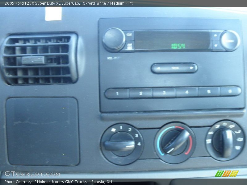 Oxford White / Medium Flint 2005 Ford F250 Super Duty XL SuperCab