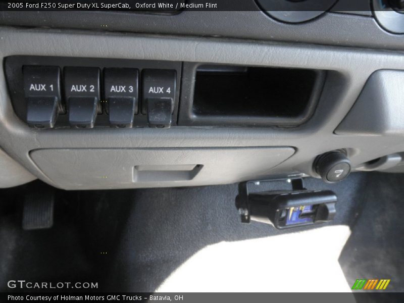 Oxford White / Medium Flint 2005 Ford F250 Super Duty XL SuperCab