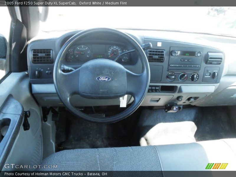 Oxford White / Medium Flint 2005 Ford F250 Super Duty XL SuperCab
