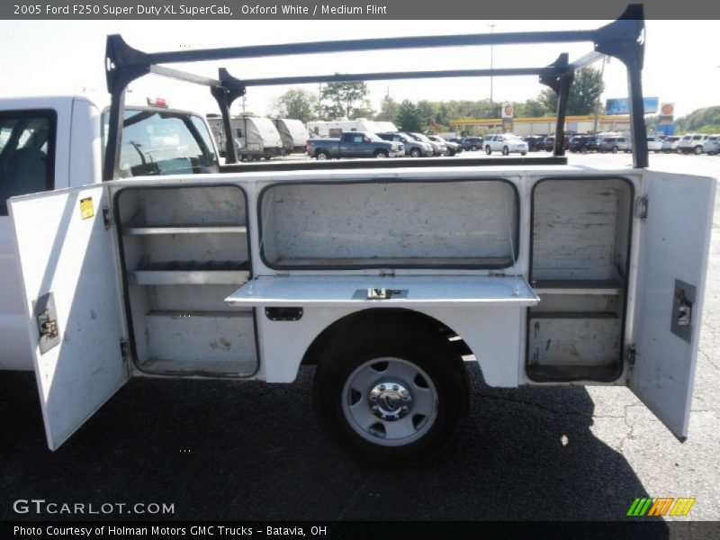 Oxford White / Medium Flint 2005 Ford F250 Super Duty XL SuperCab