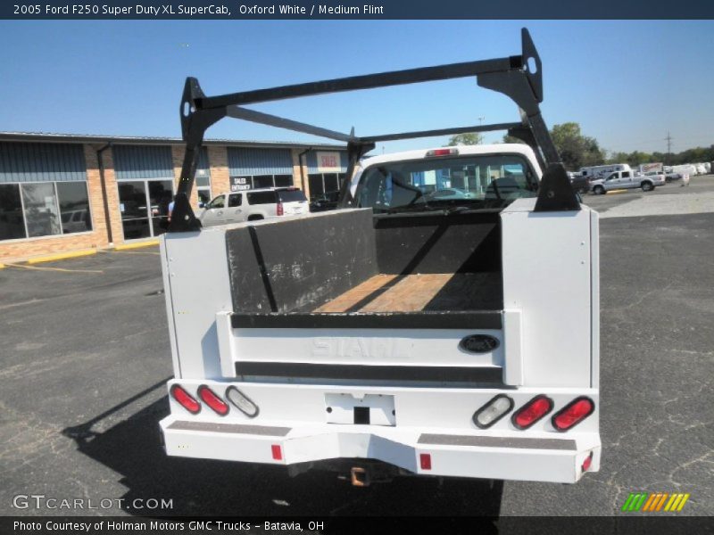 Oxford White / Medium Flint 2005 Ford F250 Super Duty XL SuperCab