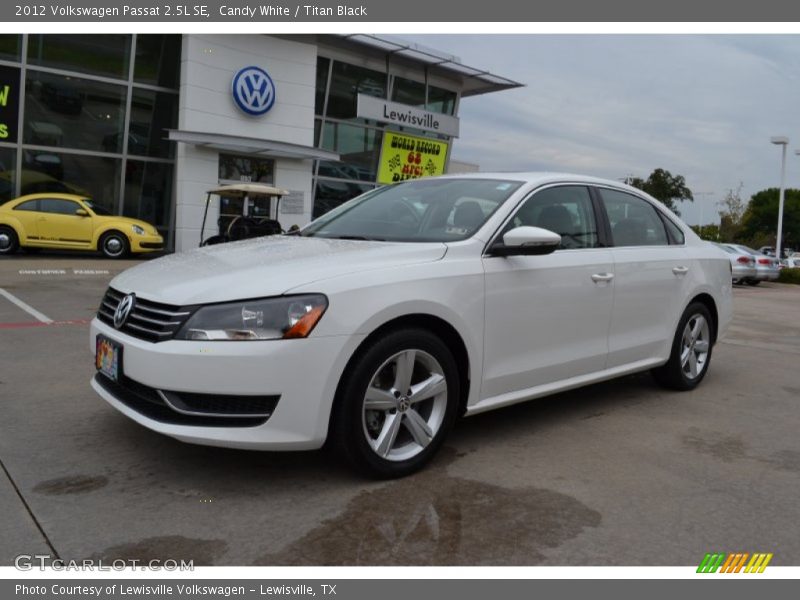 Candy White / Titan Black 2012 Volkswagen Passat 2.5L SE