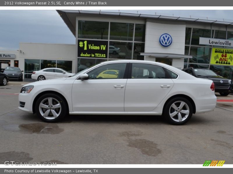 Candy White / Titan Black 2012 Volkswagen Passat 2.5L SE