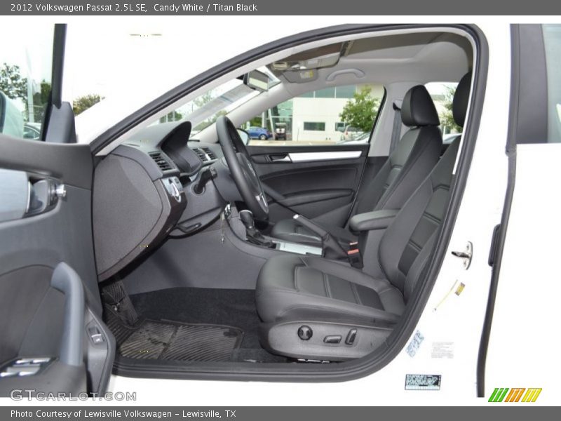 Candy White / Titan Black 2012 Volkswagen Passat 2.5L SE