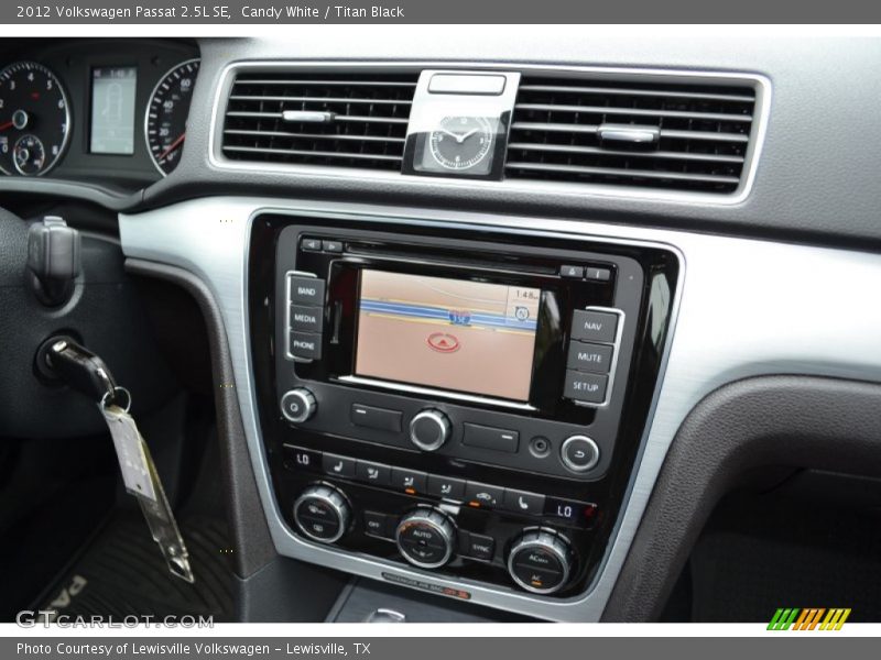 Candy White / Titan Black 2012 Volkswagen Passat 2.5L SE