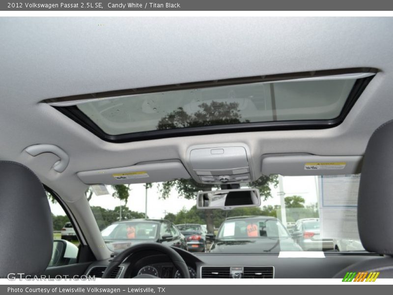 Candy White / Titan Black 2012 Volkswagen Passat 2.5L SE
