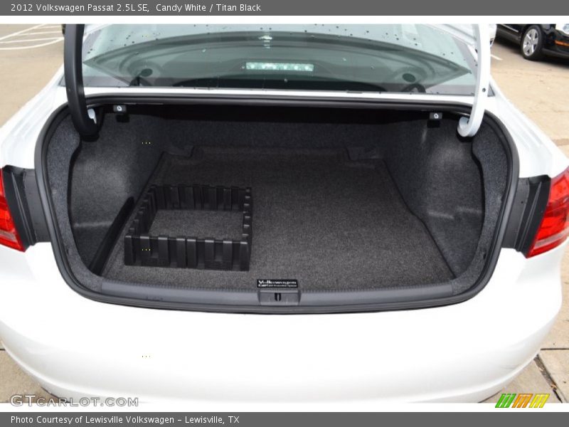 Candy White / Titan Black 2012 Volkswagen Passat 2.5L SE