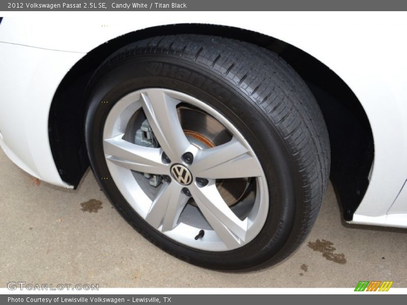 Candy White / Titan Black 2012 Volkswagen Passat 2.5L SE
