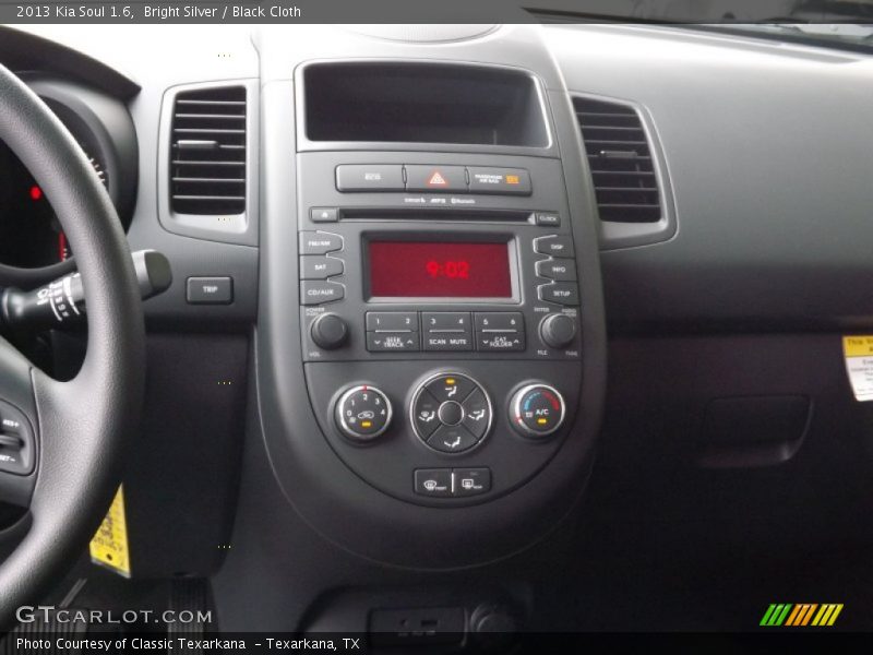 Bright Silver / Black Cloth 2013 Kia Soul 1.6